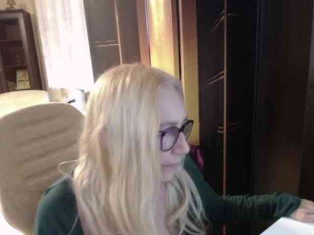 BlondeSofia webcam