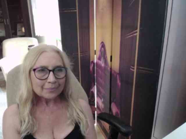 BlondeSofia webcam