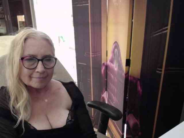 BlondeSofia webcam