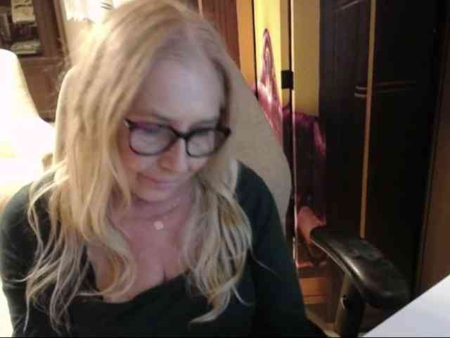 BlondeSofia webcam