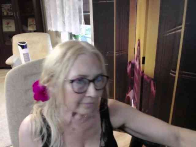 BlondeSofia webcam