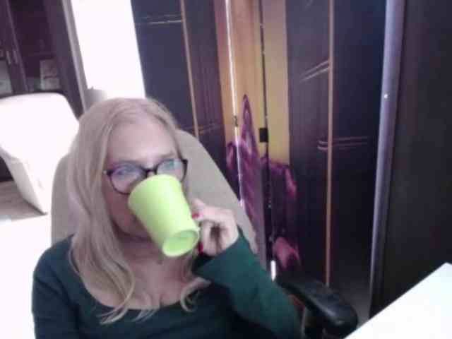 BlondeSofia webcam
