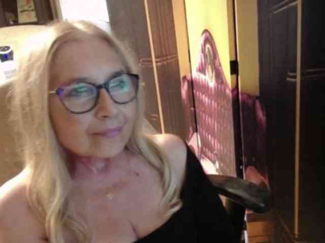 BlondeSofia webcam
