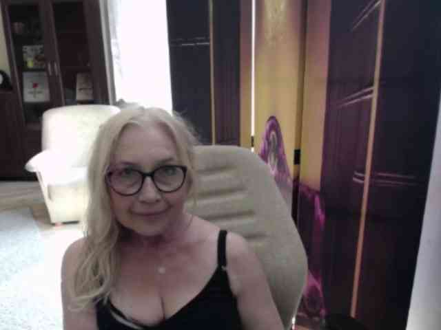 BlondeSofia webcam