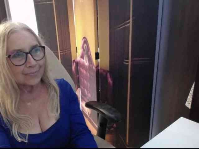 BlondeSofia webcam