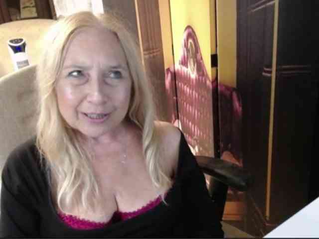 BlondeSofia webcam