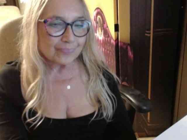 BlondeSofia webcam