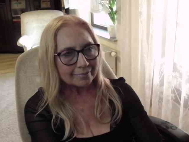 BlondeSofia webcam