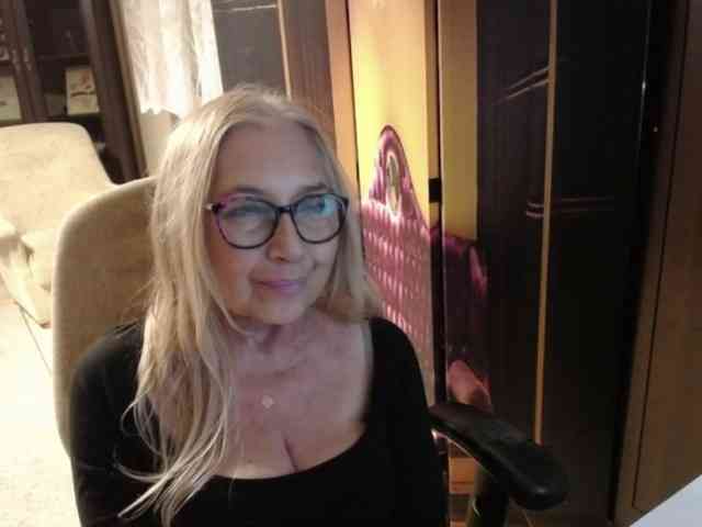 Model: BlondeSofia