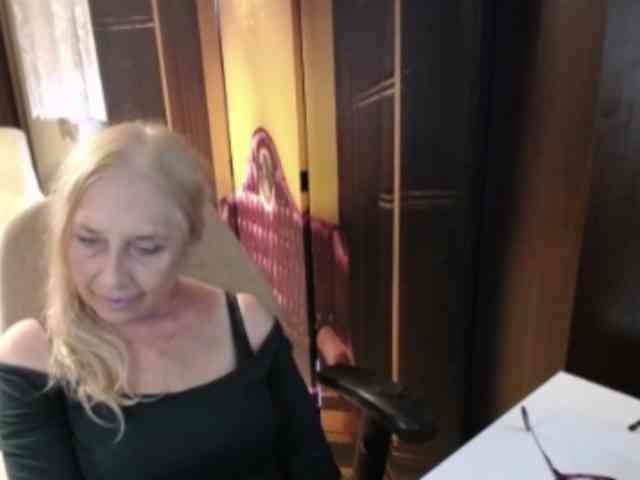 BlondeSofia webcam