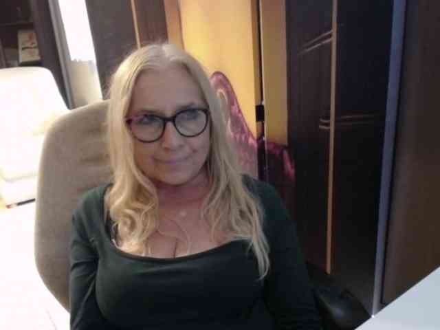 BlondeSofia webcam