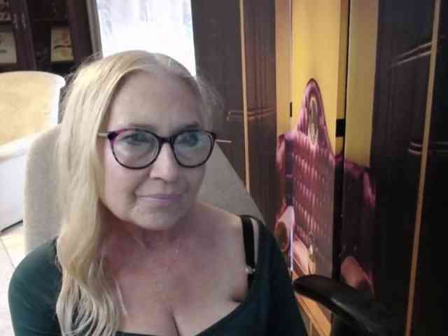 BlondeSofia webcam