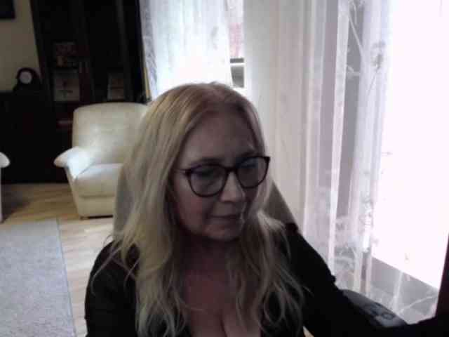 BlondeSofia webcam
