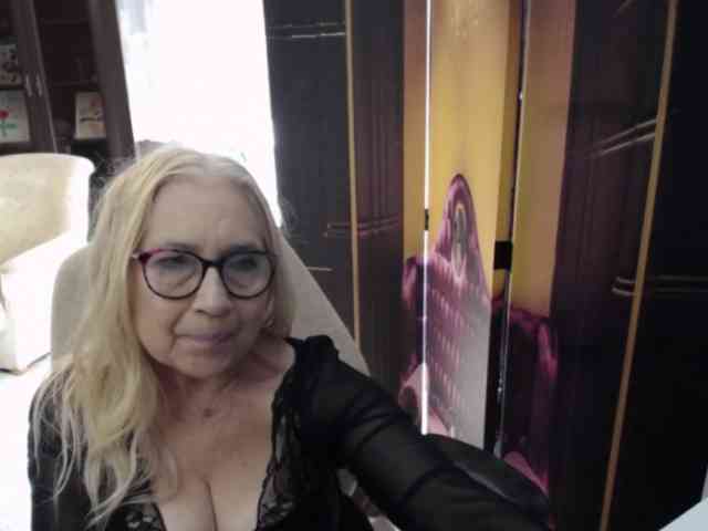 Model: BlondeSofia