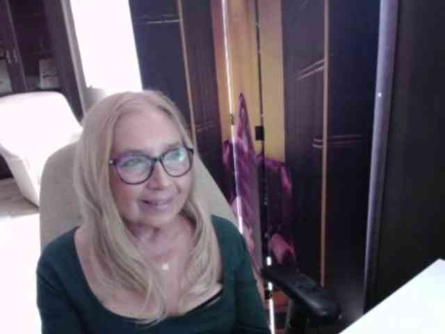 BlondeSofia webcam