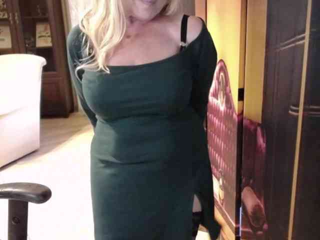 BlondeSofia webcam