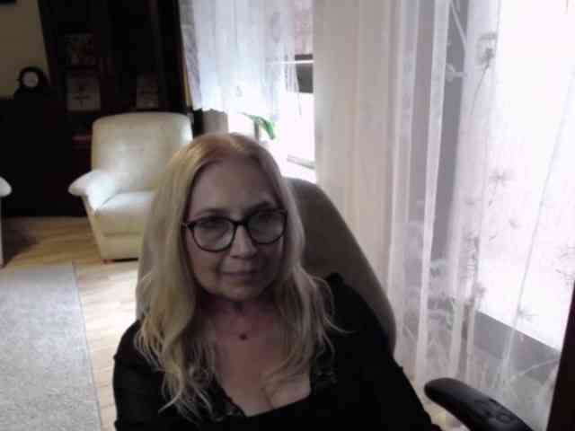 BlondeSofia webcam