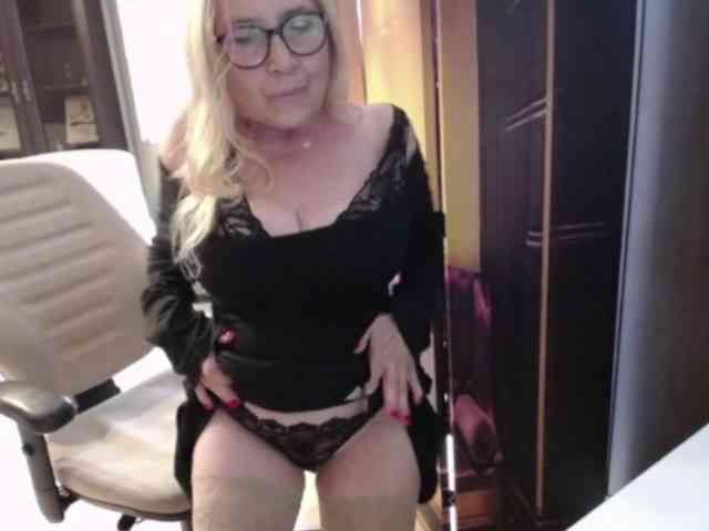BlondeSofia webcam