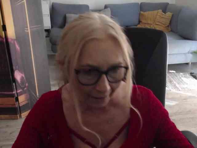 BlondeSofia webcam