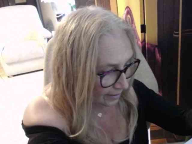 BlondeSofia webcam