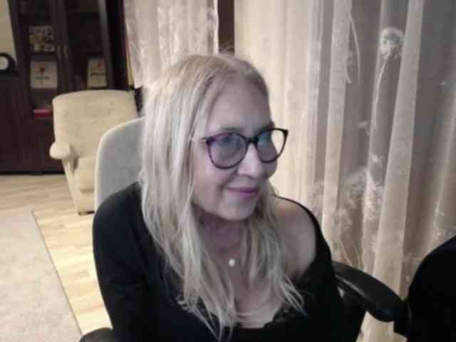 BlondeSofia webcam
