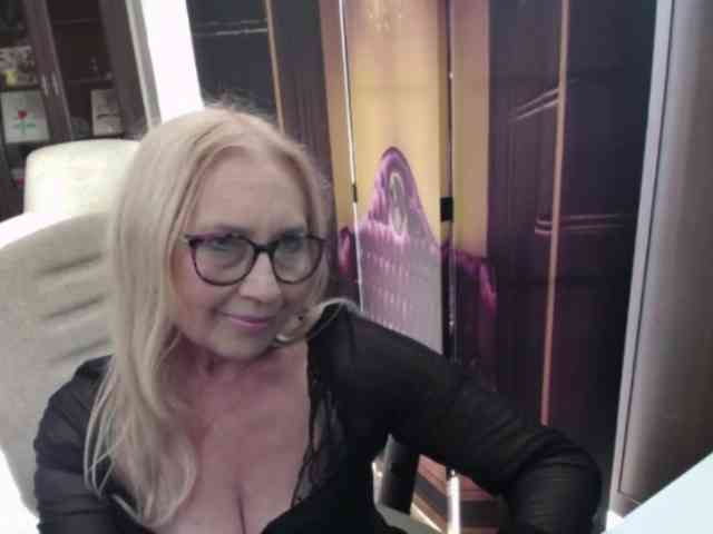 BlondeSofia webcam