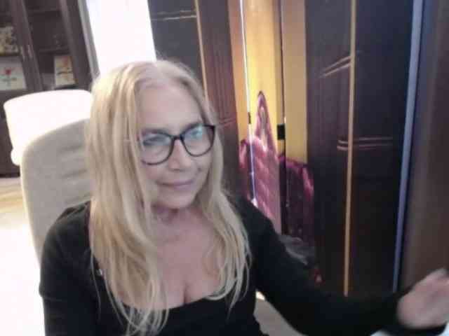 BlondeSofia webcam