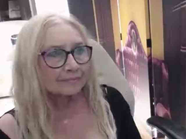 BlondeSofia webcam