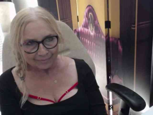 BlondeSofia webcam
