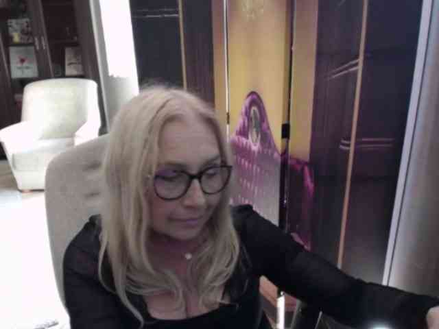 BlondeSofia webcam