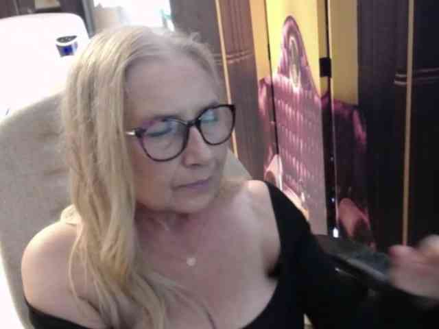 BlondeSofia webcam
