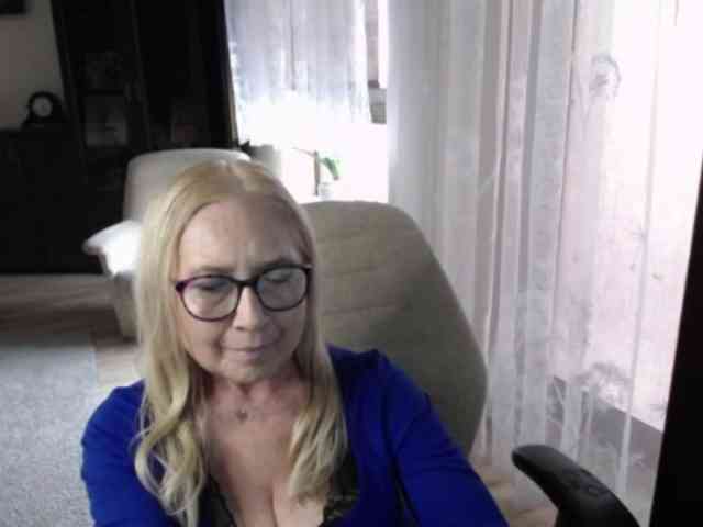 BlondeSofia webcam