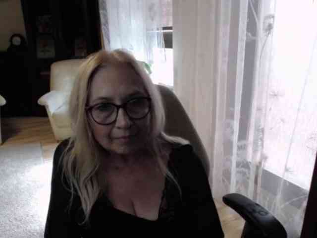 BlondeSofia webcam