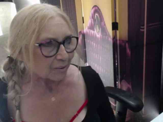 BlondeSofia webcam