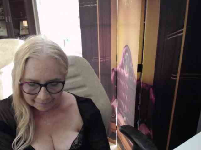 BlondeSofia webcam