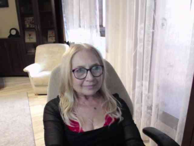 BlondeSofia webcam
