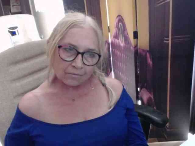 BlondeSofia webcam
