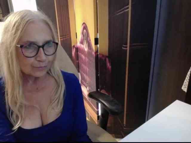 BlondeSofia webcam