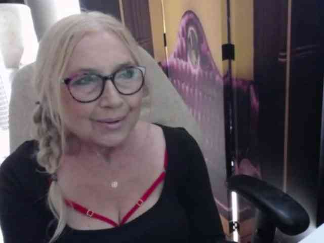 Model: BlondeSofia