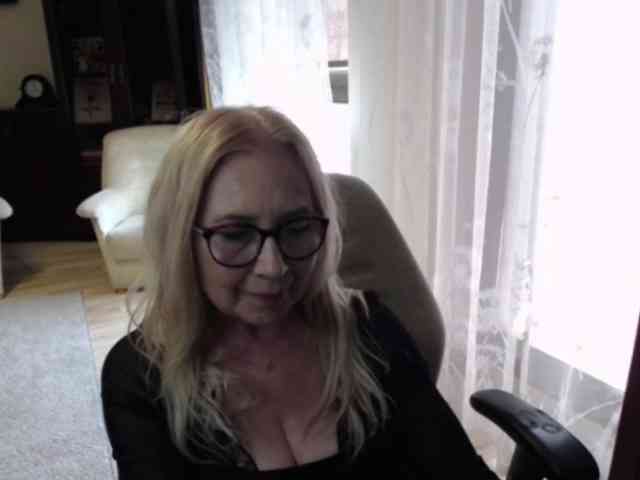 BlondeSofia webcam