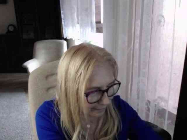 BlondeSofia webcam