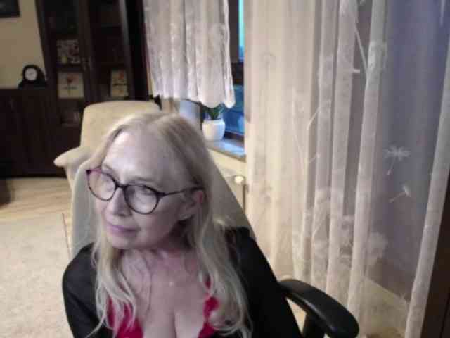 BlondeSofia webcam