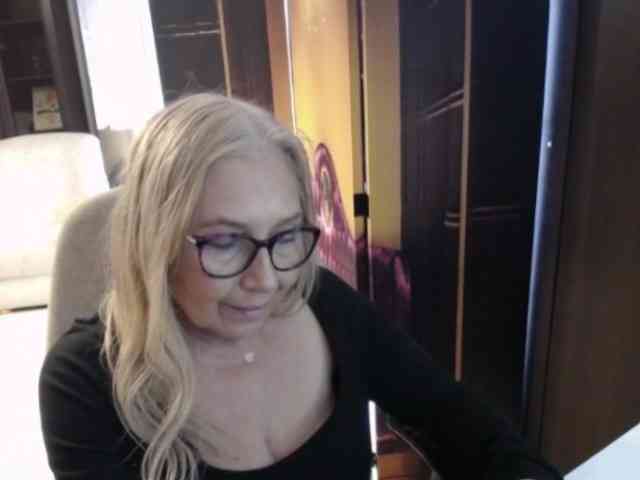 BlondeSofia webcam