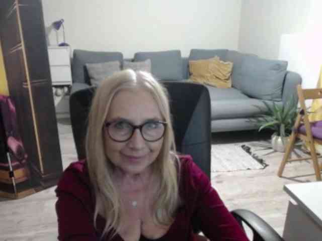 BlondeSofia webcam