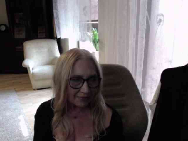 BlondeSofia webcam