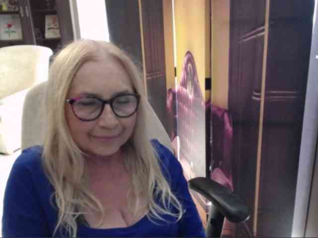 BlondeSofia webcam