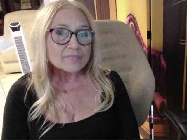 BlondeSofia webcam