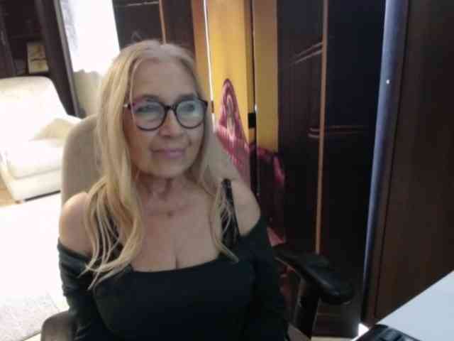 Model: BlondeSofia