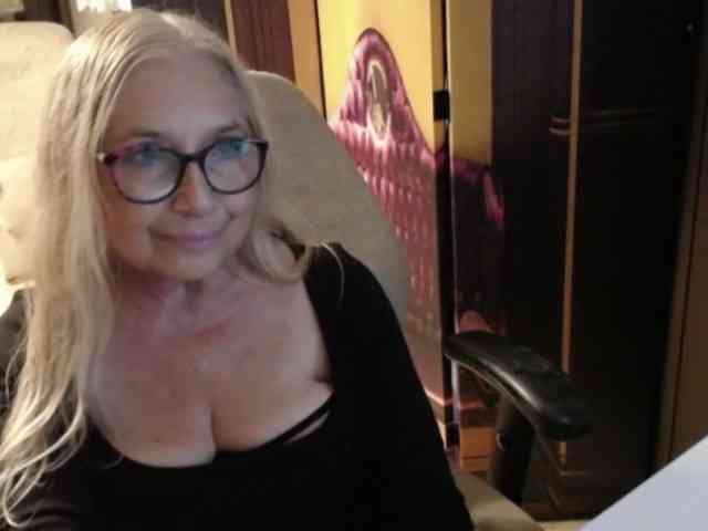 BlondeSofia webcam