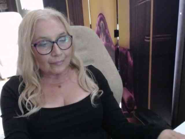 BlondeSofia webcam